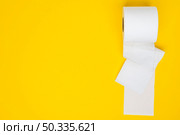 white toilet tissue paper with copy space. Стоковое фото, агентство Ingram Publishing / Фотобанк Лори