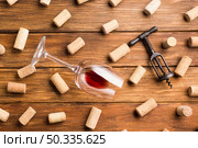 wine accessories with corks background. Стоковое фото, агентство Ingram Publishing / Фотобанк Лори