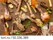 arrangement chicken drumsticks leftovers. Стоковое фото, агентство Ingram Publishing / Фотобанк Лори