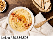 flat lay bowl hummus with chickpeas. Стоковое фото, агентство Ingram Publishing / Фотобанк Лори