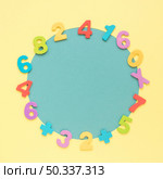 colourful math numbers frame surrounding blue circular shape. Стоковое фото, агентство Ingram Publishing / Фотобанк Лори