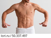 front view shirtless man showing off his abs. Стоковое фото, агентство Ingram Publishing / Фотобанк Лори