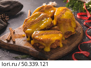 Traditional Christmas Rabanadas with egg yolk cream and cinnamon. Spanish Torrijas close up on the countertop. Стоковое фото, агентство Ingram Publishing / Фотобанк Лори