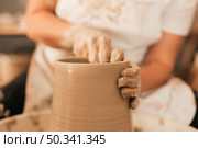 female potter working pottery wheel. Стоковое фото, агентство Ingram Publishing / Фотобанк Лори