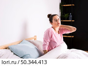 fitness woman waking up morning. Стоковое фото, агентство Ingram Publishing / Фотобанк Лори