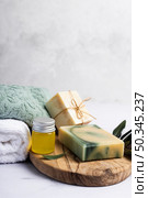 spa set scented soap with towels beside. Стоковое фото, агентство Ingram Publishing / Фотобанк Лори