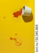 overturned coffee mug stained with lipstick. Стоковое фото, агентство Ingram Publishing / Фотобанк Лори