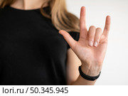 portrait interpreter teaching sign language. Стоковое фото, агентство Ingram Publishing / Фотобанк Лори
