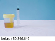 urine sample syringe. Стоковое фото, агентство Ingram Publishing / Фотобанк Лори