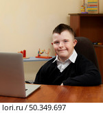 boy with down syndrome posing with laptop. Стоковое фото, агентство Ingram Publishing / Фотобанк Лори