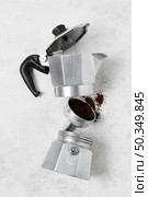 coffee maker grinder with coffee powder. Стоковое фото, агентство Ingram Publishing / Фотобанк Лори