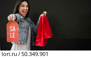 crying woman with shopping packets sale tablet. Стоковое фото, агентство Ingram Publishing / Фотобанк Лори