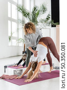 woman stretching back. Стоковое фото, агентство Ingram Publishing / Фотобанк Лори