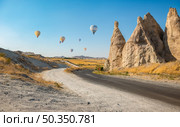 Hot air balloons flying over Cappadocia, Turkey. Стоковое фото, агентство Ingram Publishing / Фотобанк Лори