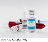 preventive coronavirus vaccine bottles. Стоковое фото, агентство Ingram Publishing / Фотобанк Лори