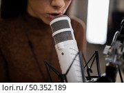 woman with microphone doing radio show. Стоковое фото, агентство Ingram Publishing / Фотобанк Лори