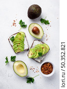 flat lay avocado toast breakfast with herbs spices. Стоковое фото, агентство Ingram Publishing / Фотобанк Лори