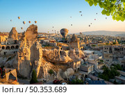 Hot air balloons over rocks in Cappadocia. Стоковое фото, агентство Ingram Publishing / Фотобанк Лори