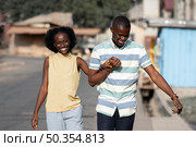 medium shot african couple holding hands. Стоковое фото, агентство Ingram Publishing / Фотобанк Лори