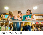 teen girl showing book boyfriend. Стоковое фото, агентство Ingram Publishing / Фотобанк Лори