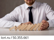 businessman with tie dominoes. Стоковое фото, агентство Ingram Publishing / Фотобанк Лори