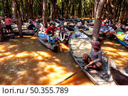 Life on the Water in Kampong Phluk Floating Village, Tonle Sap, Cambodia (2014 год). Редакционное фото, фотограф Aleksandr Golubev / Фотобанк Лори