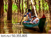 Exploring Tonle Sap Lake's Flooded Forest Near Kampong Phluk in Cambodia (2014 год). Редакционное фото, фотограф Aleksandr Golubev / Фотобанк Лори