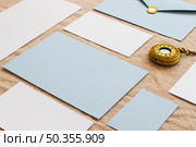 composition colored papers vintage clocks. Стоковое фото, агентство Ingram Publishing / Фотобанк Лори