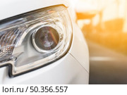 headlight new white auto street. Редакционное фото, агентство Ingram Publishing / Фотобанк Лори