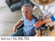 man wheelchair nursing home. Стоковое фото, агентство Ingram Publishing / Фотобанк Лори