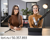 front view women broadcasting radio. Стоковое фото, агентство Ingram Publishing / Фотобанк Лори