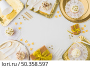high angle view birthday gifts cupcake candles white background. Стоковое фото, агентство Ingram Publishing / Фотобанк Лори