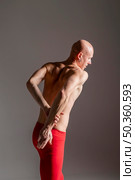 medium shot man stretching arm. Стоковое фото, агентство Ingram Publishing / Фотобанк Лори