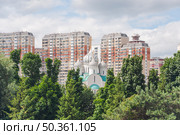 Жилой микрорайон в Павшинской пойме на Красногорском бульваре. Собор святителя Николая. Редакционное фото, фотограф Алёшина Оксана / Фотобанк Лори