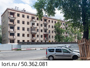 Подготовка к сносу дома по адресу улица Авиамоторная, 27. Редакционное фото, фотограф Алёшина Оксана / Фотобанк Лори
