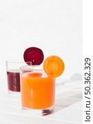 freshly squeezed vegetable juices. Стоковое фото, агентство Ingram Publishing / Фотобанк Лори