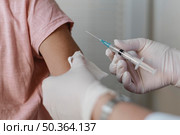 child getting vaccine. Стоковое фото, агентство Ingram Publishing / Фотобанк Лори