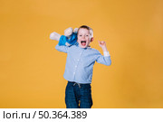 excited boy with teddy bear. Стоковое фото, агентство Ingram Publishing / Фотобанк Лори