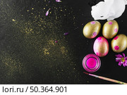 rabbit statuette paint near eggs. Стоковое фото, агентство Ingram Publishing / Фотобанк Лори