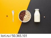 top view delicious bowl filled with cereal. Стоковое фото, агентство Ingram Publishing / Фотобанк Лори