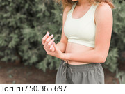 close up woman having pain her wrist. Стоковое фото, агентство Ingram Publishing / Фотобанк Лори