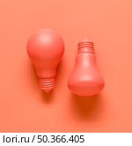 light bulbs red background. Стоковое фото, агентство Ingram Publishing / Фотобанк Лори