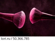 powder brushes with color pigment. Стоковое фото, агентство Ingram Publishing / Фотобанк Лори