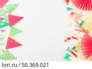 elevated view happy birthday flag party horn blower balloon bunting white surface. Стоковое фото, агентство Ingram Publishing / Фотобанк Лори