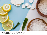 slices lemon aloevera sponge rock salts dual backdrop. Стоковое фото, агентство Ingram Publishing / Фотобанк Лори