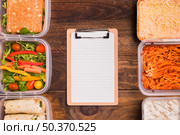 top view blank clipboard with lunchboxes. Стоковое фото, агентство Ingram Publishing / Фотобанк Лори