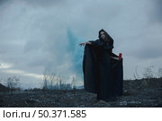 man trying blue spell effect halloween. Стоковое фото, агентство Ingram Publishing / Фотобанк Лори