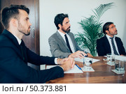 elegant businessmen paying attention. Стоковое фото, агентство Ingram Publishing / Фотобанк Лори