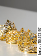 epiphany day gold crowns with copy space. Стоковое фото, агентство Ingram Publishing / Фотобанк Лори
