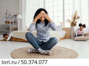 front view smiley mother playing hide seek home with her children. Стоковое фото, агентство Ingram Publishing / Фотобанк Лори
